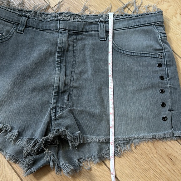 Hudson Tori Slouch Cut Off Shorts - Picture 10 of 11